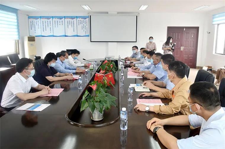 广西壮族自治区人大常委会副主任王跃飞到南方锰业集团汇元锰业公司调研